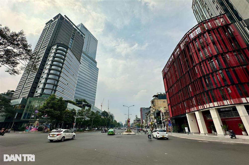 Tuyến phố đắt đỏ: Mỗi ngày mở mắt phải trả 10-20 triệu đồng tiền thuê nhà-2