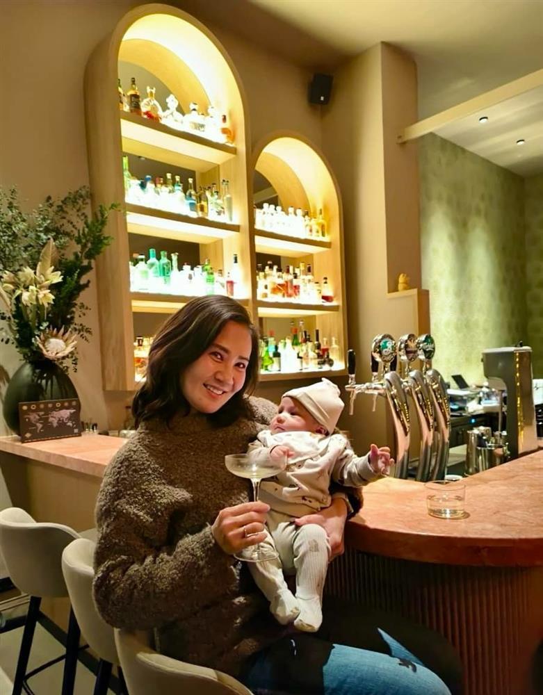 Diễn viên Nguyệt Hằng nhận tin được phong NSƯT khi đang ở Đức-5