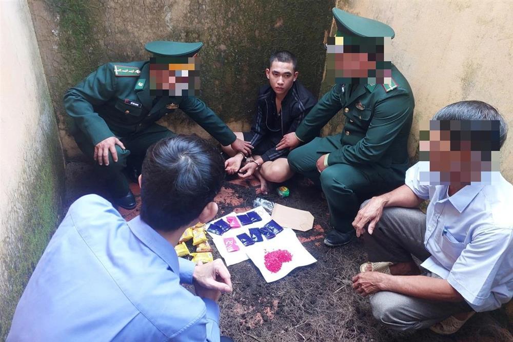 Nam thanh niên mang hơn 2.000 viên ma túy vào ngôi nhà hoang-1