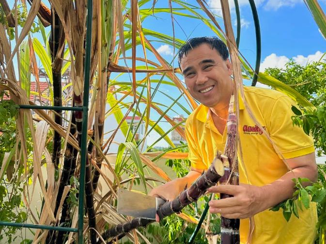 Quyền Linh sống mộc mạc, chăm cây, trồng hoa trong biệt thự 21 tỷ đồng-1