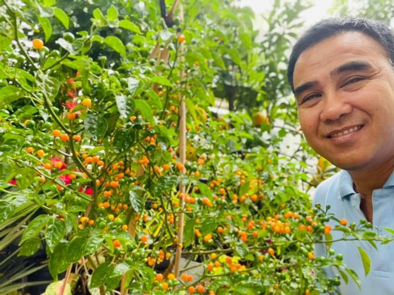 Quyền Linh sống mộc mạc, chăm cây, trồng hoa trong biệt thự 21 tỷ đồng-5