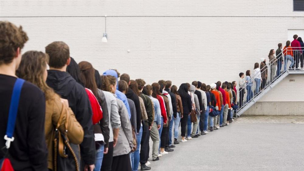 Vì sao nhiều người nhất định xếp hàng chờ quán đông chứ không ăn ngay quán vắng?-2