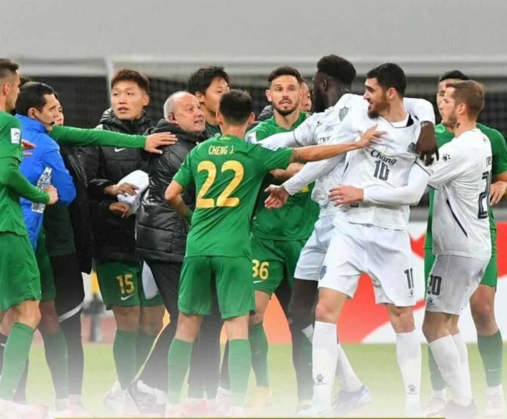 AFC phạt nặng một loạt cầu thủ Thái Lan ẩu đả tại AFC Champions League-1