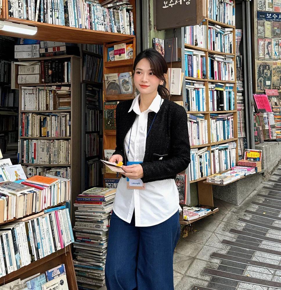 Nữ MC VTV 1,2 triệu fan mặc váy lộ eo, khoe dáng như nữ thần khác xa khi dẫn sóng-8