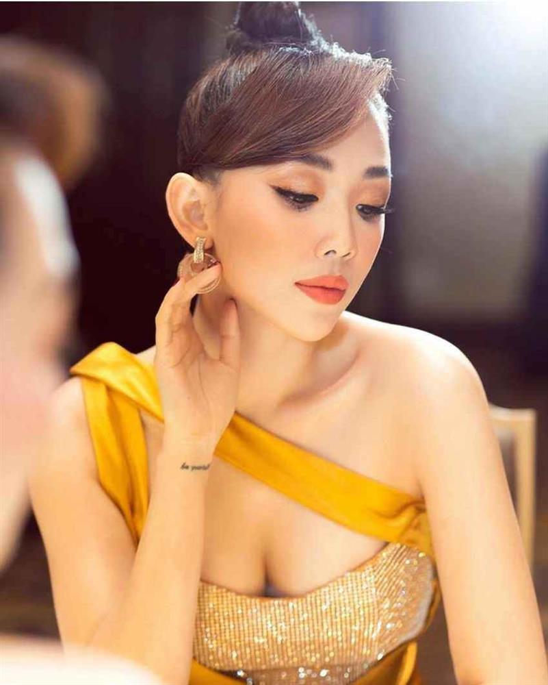 Hình xăm ở vị trí gợi cảm của mỹ nhân Việt: Lan Ngọc quyến rũ nhất