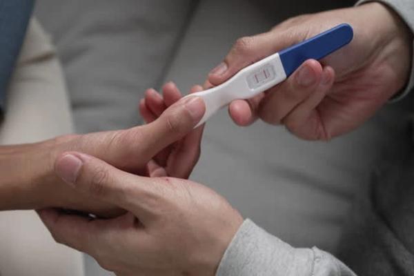 Vui mừng thông báo có thai, tôi ngớ người trước đề nghị của bạn trai-1