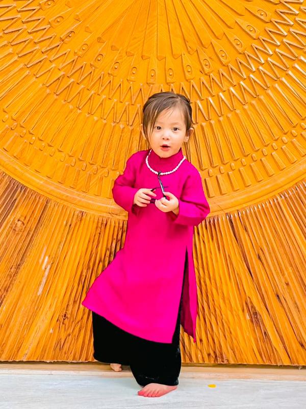 Bé Lisa, con gái Hồ Ngọc Hà: Chiều cao vượt trội, được gọi là tiểu mỹ nhân-2