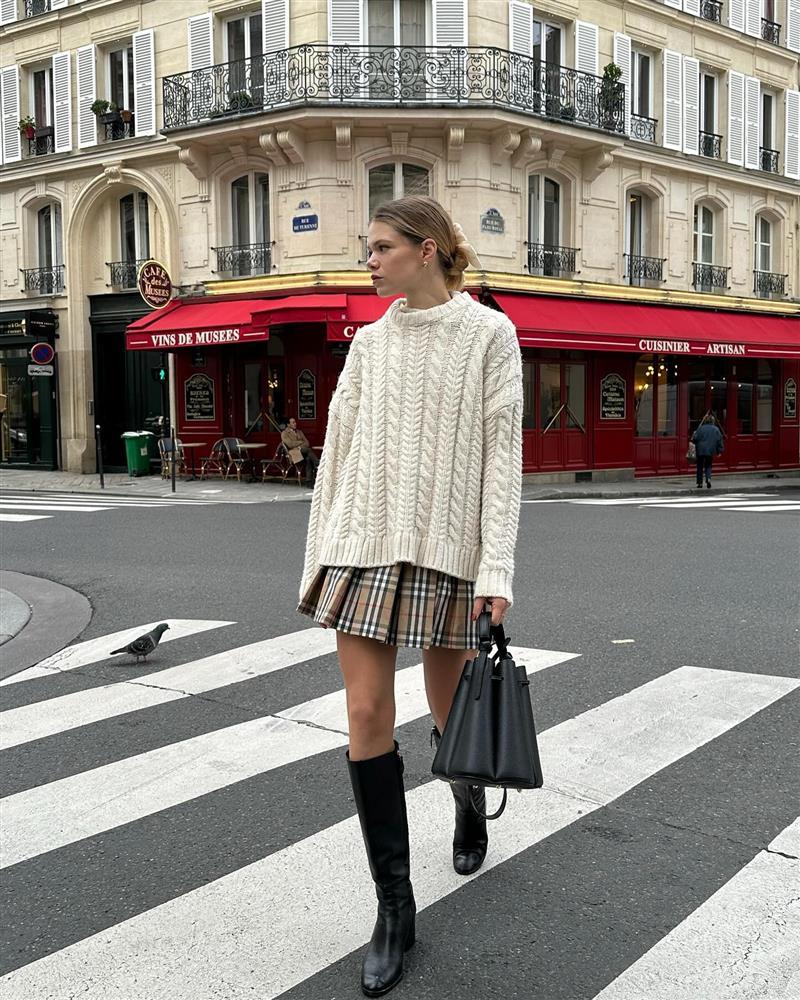 5 mẫu áo len làm nên phong cách mùa đông sang trọng của phụ nữ Pháp-2