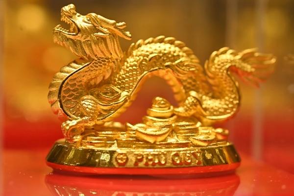 Giá vàng giảm dữ dội, thủng mốc 2.000 USD-2