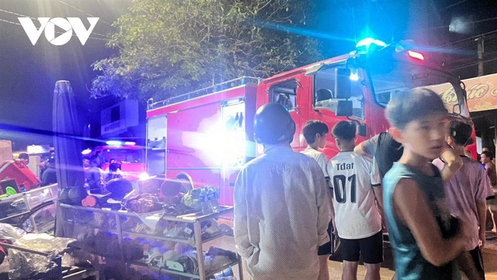 Chợ ở Bình Phước bốc cháy, 9 ki ốt bị thiêu rụi-1