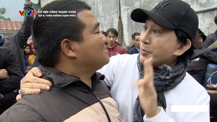 MC Lại Văn Sâm nhận thử thách dắt bò xuống chợ phiên Mèo Vạc để bán-3