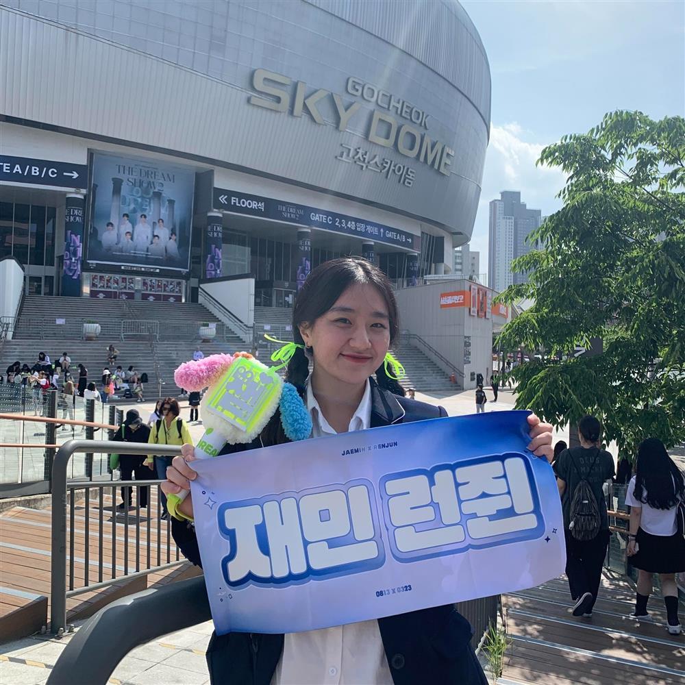 Chi hàng chục triệu đồng, bay sang nước ngoài chỉ để... gặp thần tượng-1