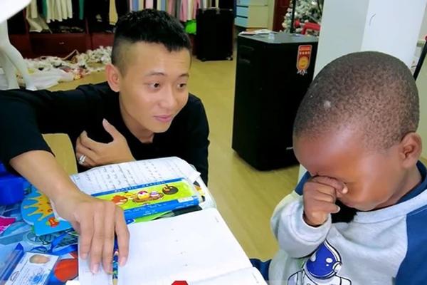 Quang Linh Vlogs chia sẻ tin buồn, nói về lý do không có video-3