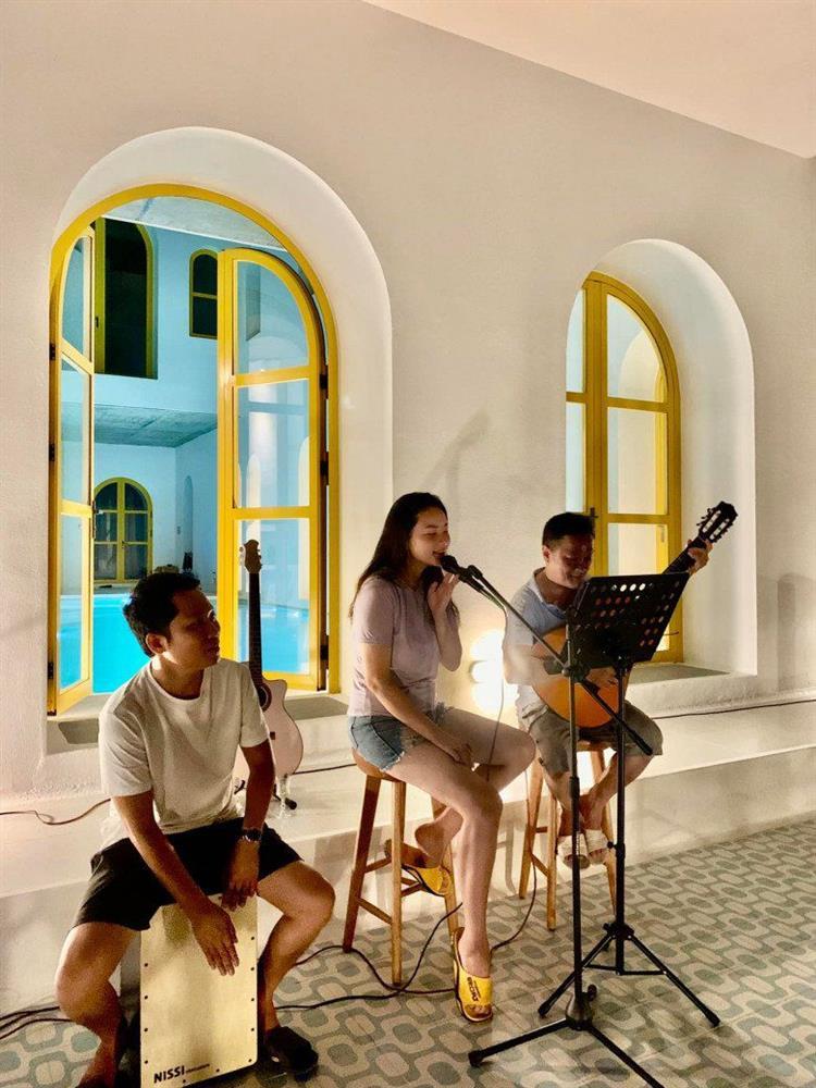 Mỹ nữ miền Tây lấy chồng đại gia hơn 26 tuổi: Mặc gợi cảm trẻ trung bất ngờ sau khi giảm 2 yến-7