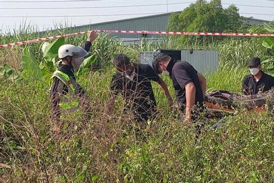 Người đàn ông phát hiện bạn nhậu tử vong trong căn chòi dựng tạm