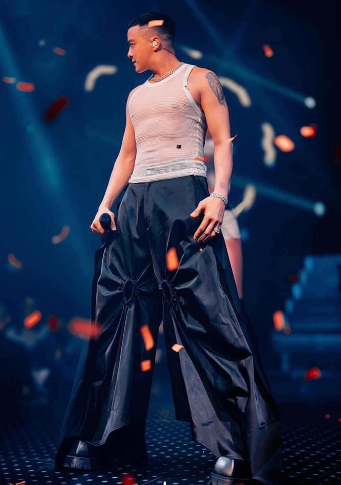 Cao Thái Sơn ở ngưỡng U40: Thích mặc áo mỏng khoe body nần nẫn-2