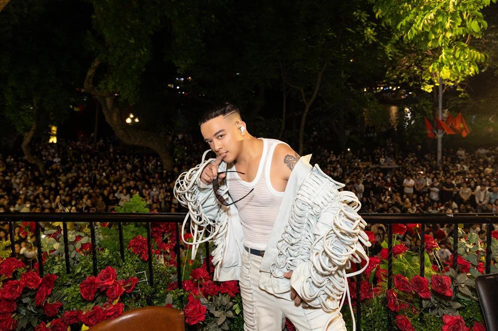 Cao Thái Sơn ở ngưỡng U40: Thích mặc áo mỏng khoe body nần nẫn-3