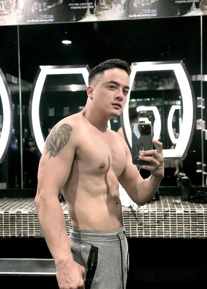 Cao Thái Sơn ở ngưỡng U40: Thích mặc áo mỏng khoe body nần nẫn-6