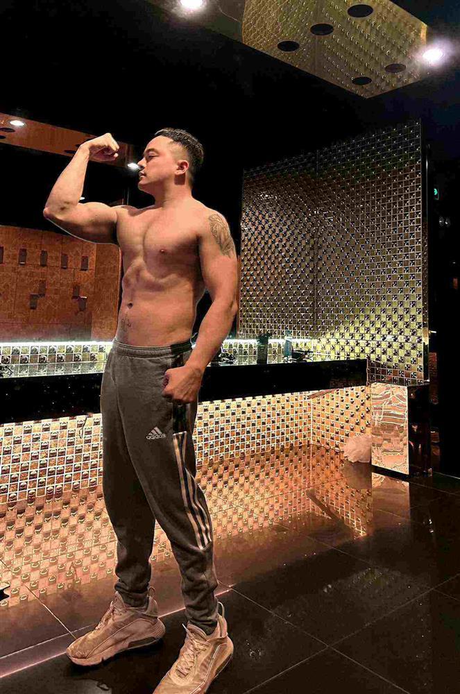 Cao Thái Sơn ở ngưỡng U40: Thích mặc áo mỏng khoe body nần nẫn-7