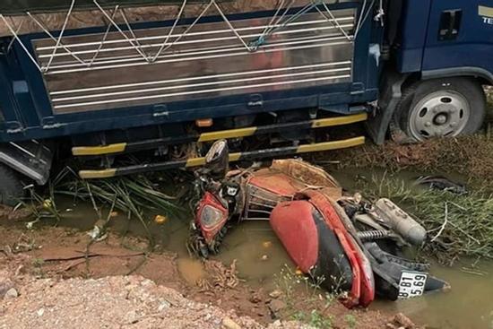 Hai phụ nữ ở Bắc Giang tử vong do va chạm giữa xe tải và xe mô tô