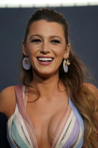 Những người phụ nữ đẹp nhất thế giới năm 2023-11