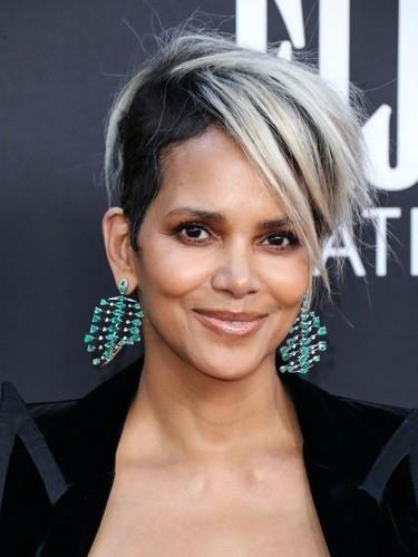 Những người phụ nữ đẹp nhất thế giới năm 2023-13