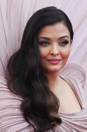 Những người phụ nữ đẹp nhất thế giới năm 2023-14