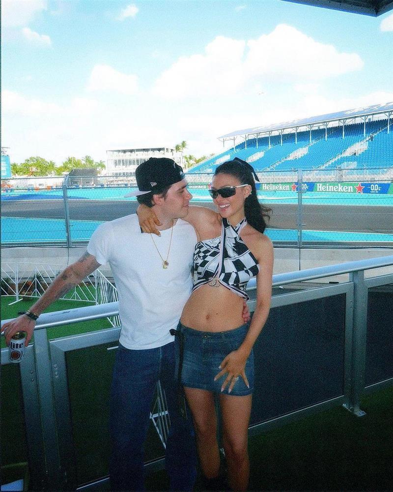 Con dâu tỷ phú của David Beckham chuộng mặc tôn vòng 1, khoe body nóng bỏng-5