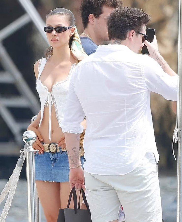 Con dâu tỷ phú của David Beckham chuộng mặc tôn vòng 1, khoe body nóng bỏng-6