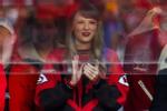 Taylor Swift cổ vũ cho bạn trai Travis Kelce chơi bóng