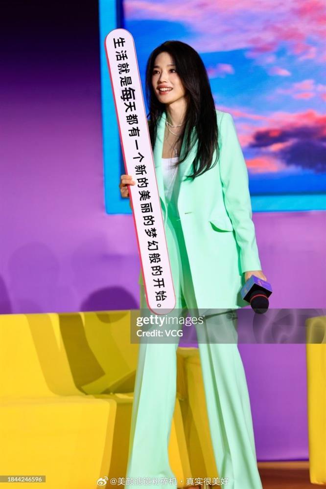 Nhan sắc Thư Kỳ khiến đàn em kém 20 tuổi phải lu mờ khi đứng cạnh-7