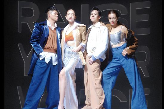 Ben & Tod lần đầu làm show thời trang