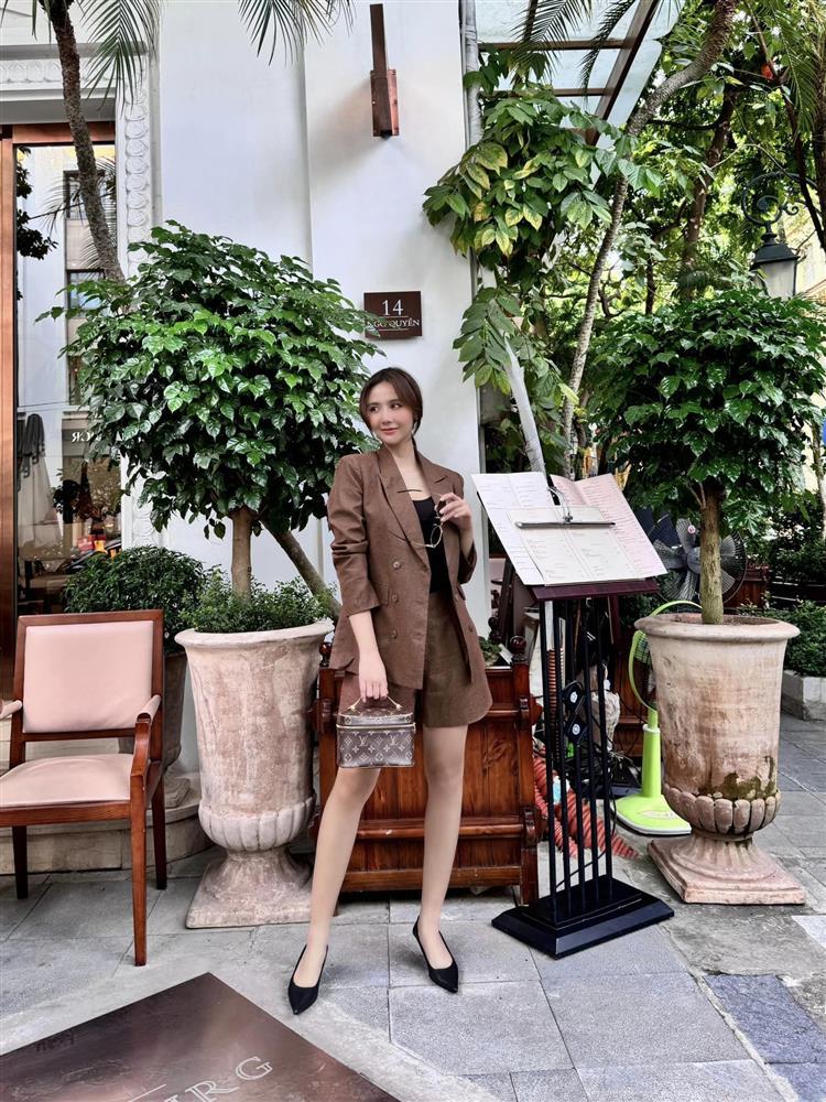 Học lỏm cách phối đồ mùa đông của Huyền Lizzie - diễn viên thay thế Hoàng Hà ở Chúng Ta Của 8 Năm Sau-5