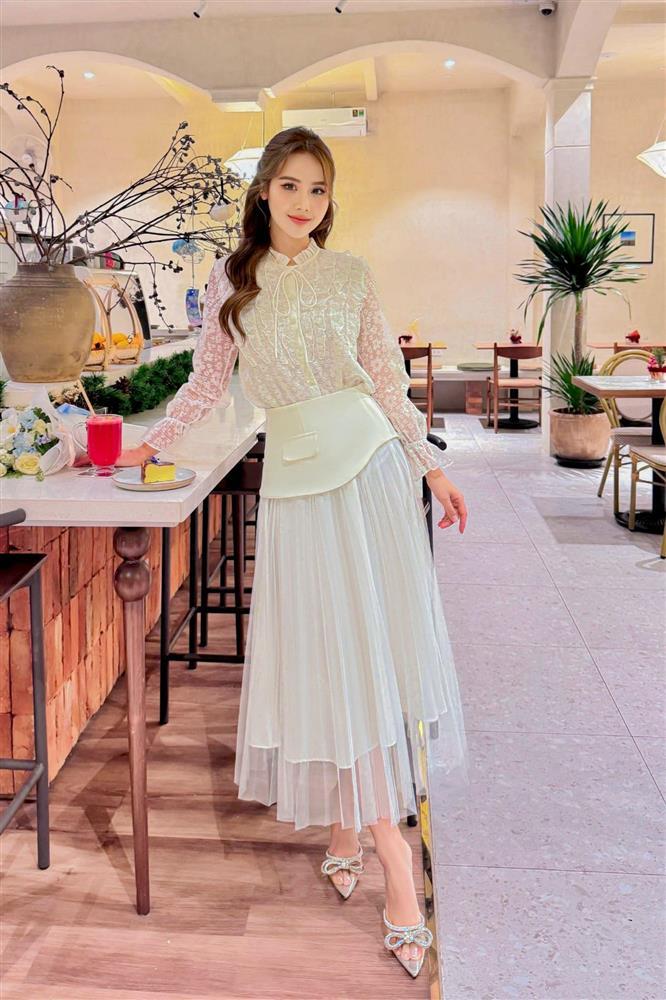 Học lỏm cách phối đồ mùa đông của Huyền Lizzie - diễn viên thay thế Hoàng Hà ở Chúng Ta Của 8 Năm Sau-7