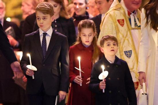 Các con của William và Kate gây bất ngờ về diện mạo cao lớn