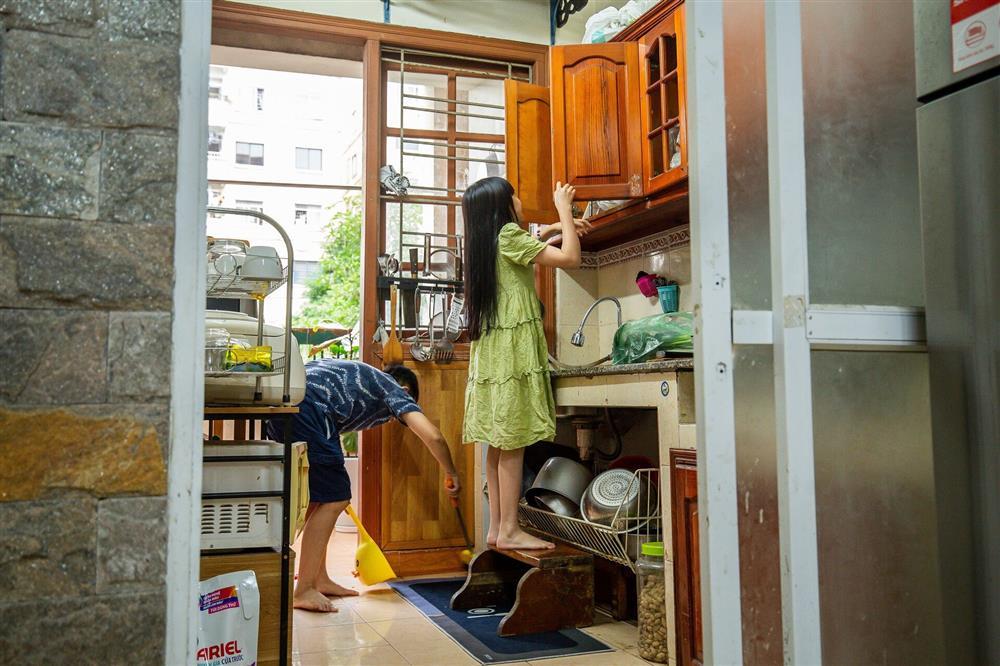 Cuộc sống của cặp vợ chồng mắc kẹt trong hình hài đứa trẻ-3