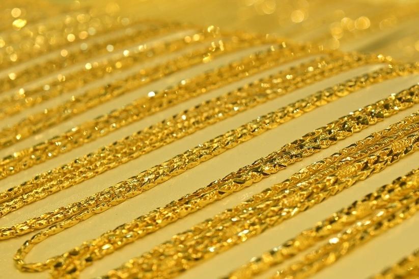 Giá vàng tăng vụt, vượt 2.000 USD sau quyết định của Fed-2