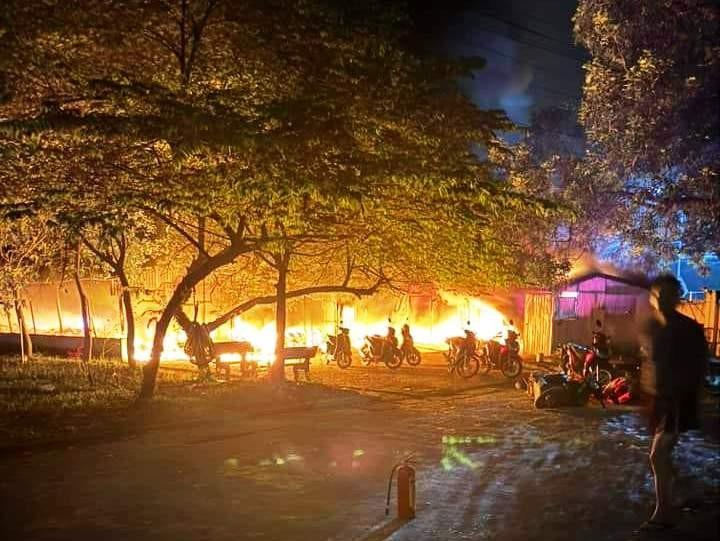 Thanh Hóa: Cháy nhà để xe Đại học Hồng Đức, hàng trăm xe bị thiêu rụi-2