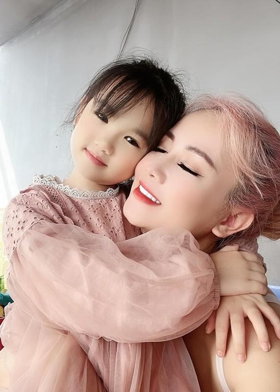 Tình duyên lận đận nhưng diễn viên Hoàng Yến có lộc đường con cái: Cả 3 cô con gái đều xinh xắn, tài năng, yêu thương mẹ-6
