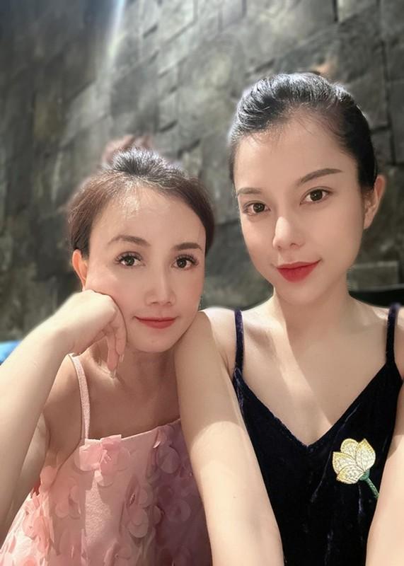 Tình duyên lận đận nhưng diễn viên Hoàng Yến có lộc đường con cái: Cả 3 cô con gái đều xinh xắn, tài năng, yêu thương mẹ-2