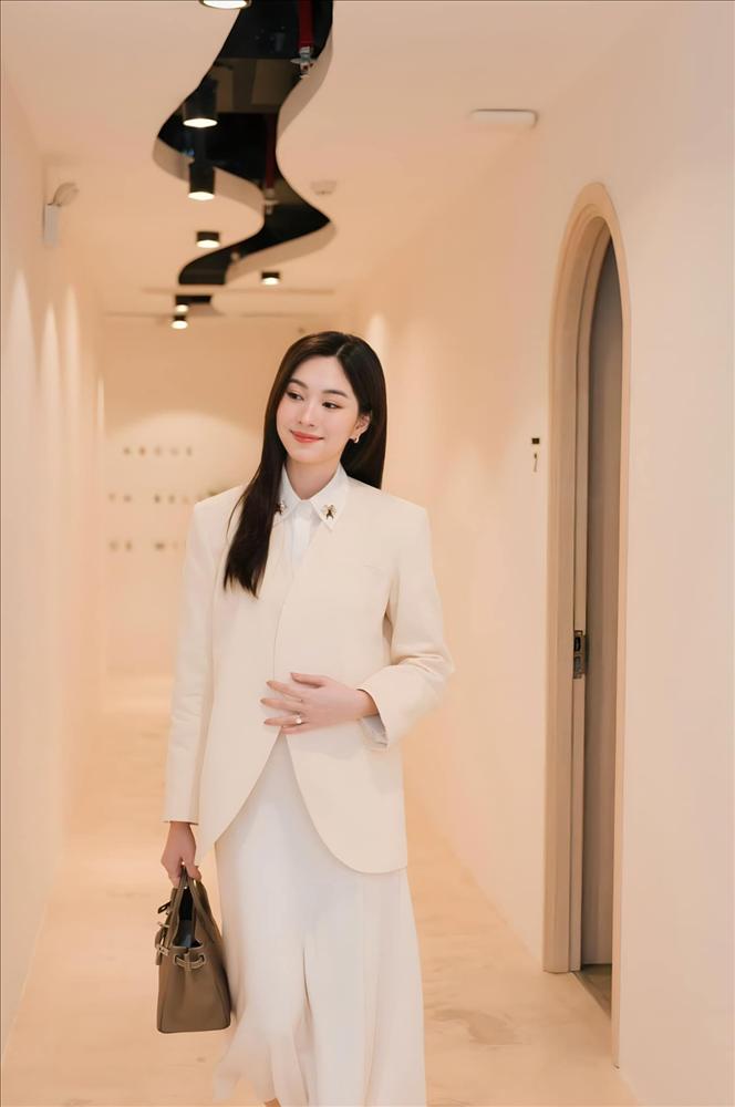 Hoa hậu Đặng Thu Thảo để lộ một chi tiết dấy lên nghi vấn đang mang thai lần 3 cho chồng đại gia-2