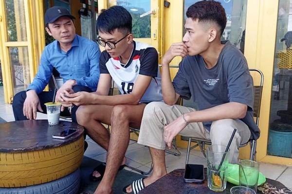 Gia chủ khóc ngất khi nhà bị lửa thiêu rụi trong đêm-4