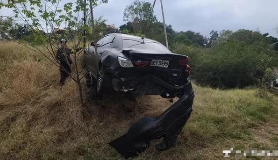 Lương Sơn Bá xấu nhất màn ảnh gặp tai nạn nghiêm trọng, hình ảnh ô tô hư hỏng nặng khiến fan hốt hoảng-1