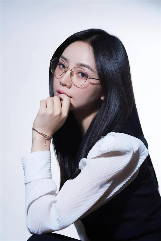 Quỳnh Kool mặc gì để trở thành cô giáo Nguyệt trong Chúng Ta Của 8 Năm Sau?-4