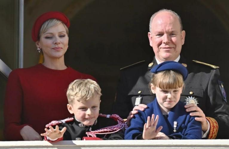 Hình ảnh gây sốt của cặp song sinh đáng yêu nhất Hoàng gia Monaco-3