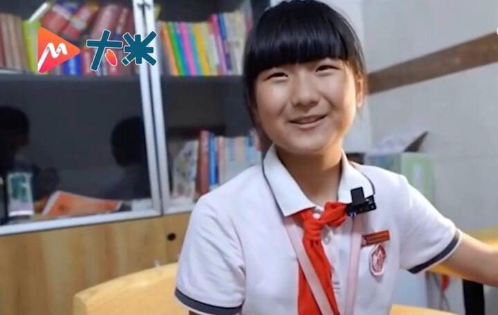 Phải học và ngủ trong phòng bếp 4m2, cô bé được hàng xóm tặng nhà ở-3