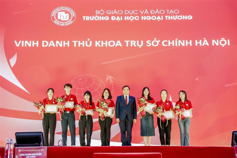 Thủ khoa đầu vào Đại học Ngoại thương đạt điểm SAT top 1% thế giới-2