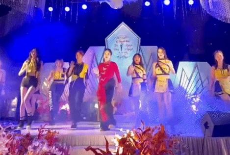 Những đám cưới độc lạ, màn trao của hồi môn trăm tỷ gây sốt trên mạng-4