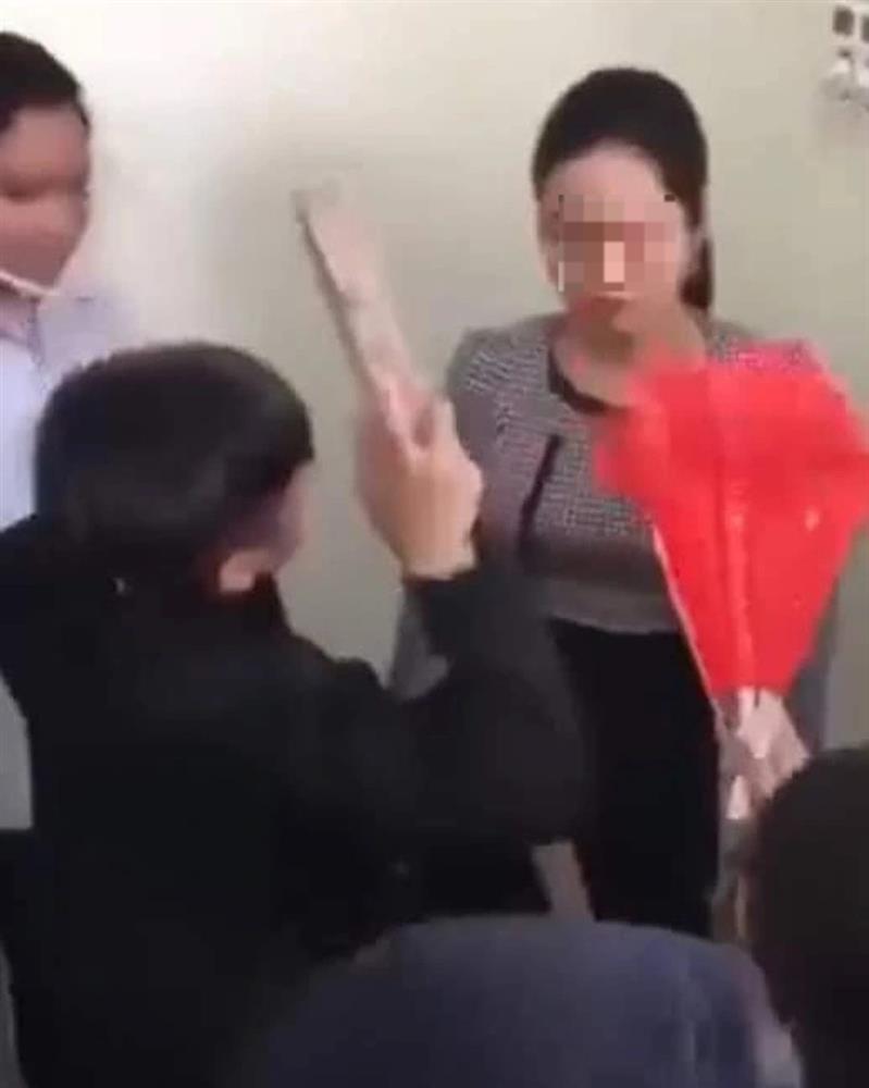Vụ cô giáo bị học sinh ném dép, phụ huynh khẳng định: Tôi không bênh con-1