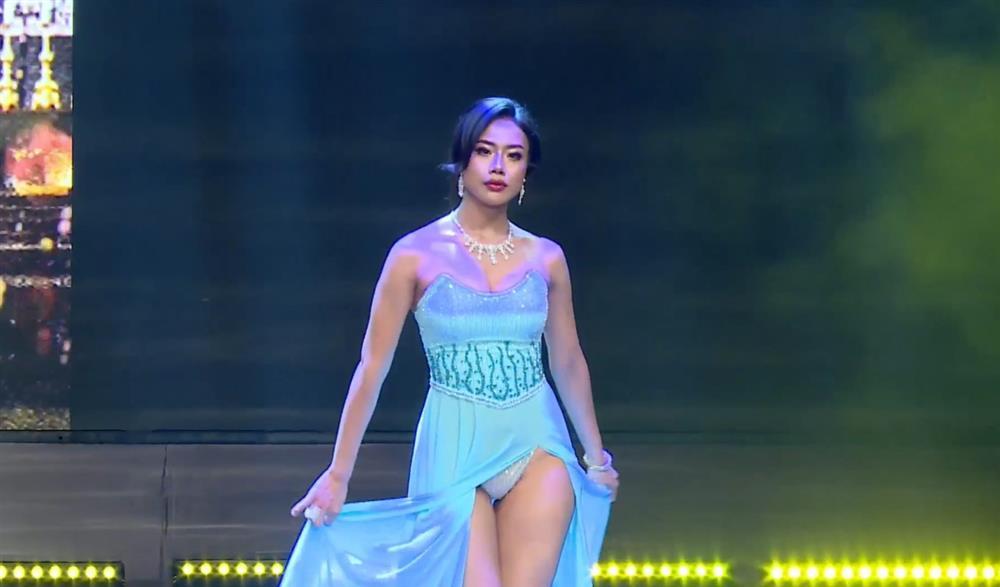 Thí sinh Miss Grand Myanmar lộ nội y kém duyên khi diễn dạ hội trên sân khấu-2